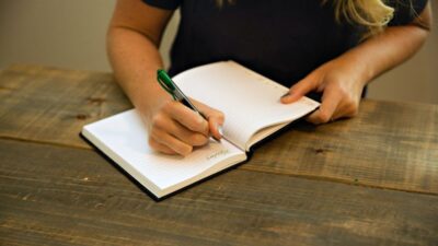 19 Journal Prompts to Build a Healthy Mindset